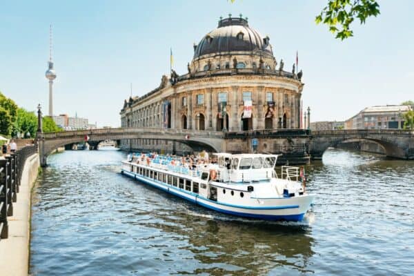 Getyourguide Berlin: 1-stündige Stadtführung mit Bootstour und Sitzplatzgarantie